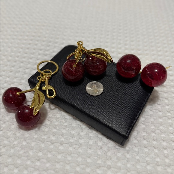 Red Keychains Cherries - Picture 3 of 3